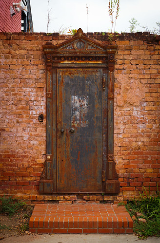 sony a7ii monroe georgia ga antique door rust rusty brick