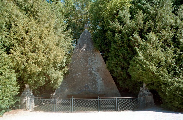 La Pyramide d'Ancy-le-Franc