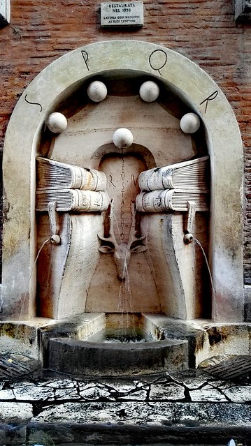 Fontana dei libri_Roma