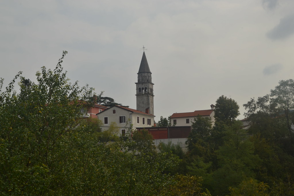 Pogled na crkvu Sv. Nikole u Pazinu (137FJAKA_4350)
