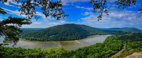 knoxville maryland unitedstates panoramic view potomac river from weverton cliffs along appalachian trail md atc us usa america tree trees forest woods green greenery pano panorama vista paysage water mountain heights hill hillside mountainside
