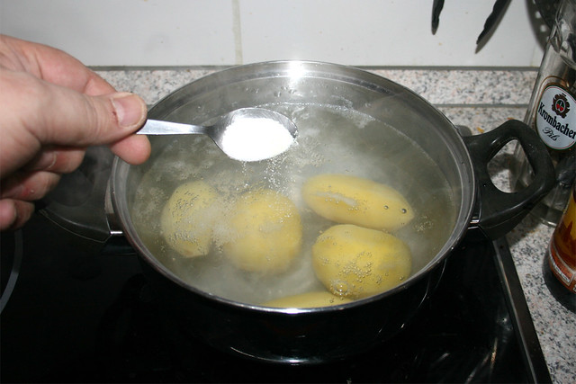 07 - Salt water / Kartoffelwasser salzen