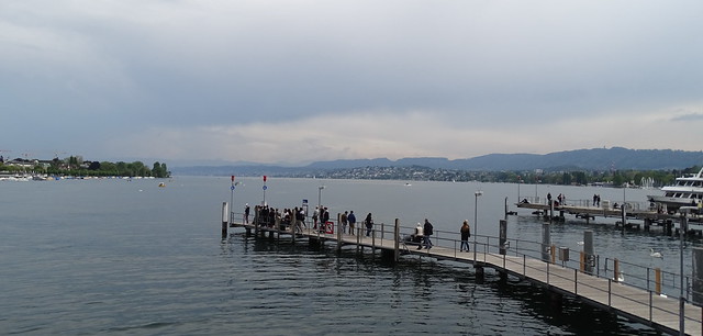 embarcadero en Lago de Zurich Suiza 01