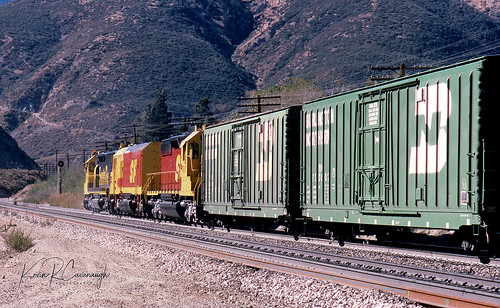 trains railroads santafe atsf locomotives emd sd452 f45 sd402 cajonpass cozydell california