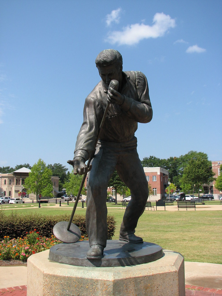 IMG_0631 8-10-20 Elvis statue in Tupelo at Fair Park