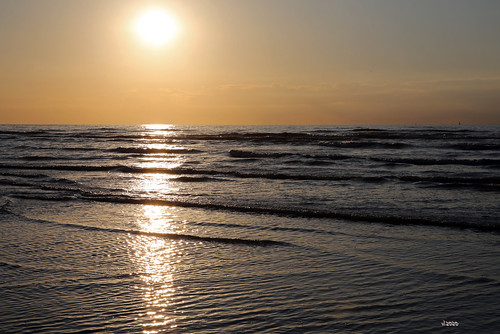 sea noordzee merdunord oostduinkerke belgique belgium belgie belgiancoast littoral mer plage sunset sun sky himmel ciel nature