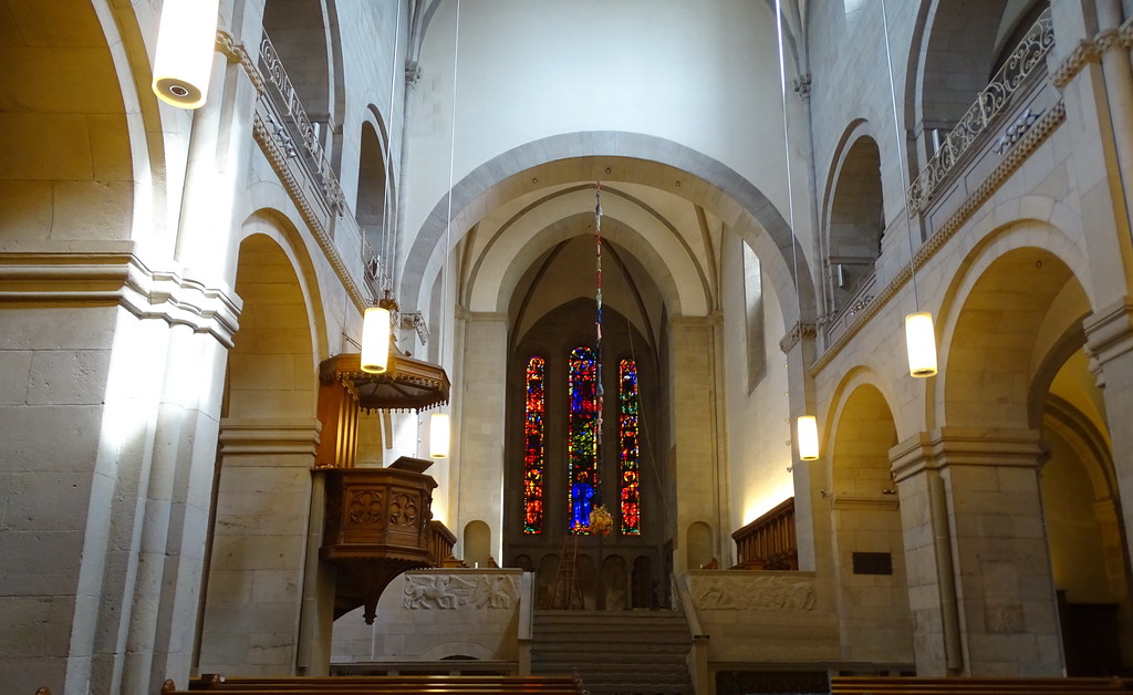 Grossmünster altar y nave interior Gran Catedral de Zurich… | Flickr