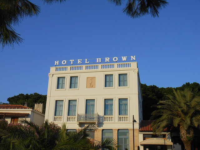 Hotel Brown