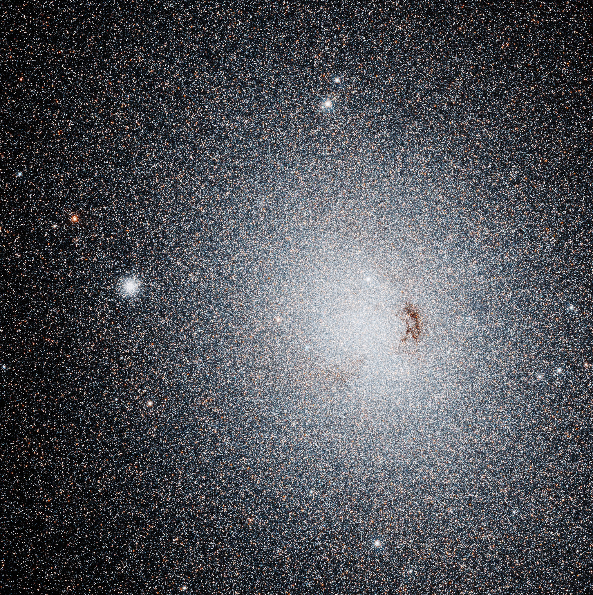 1 июля 2005. Кассиопея (карликовая Галактика). Карликовая эллиптическая Галактика. НАСА телескоп Хаббл. Галактика Андромеды в телескоп.