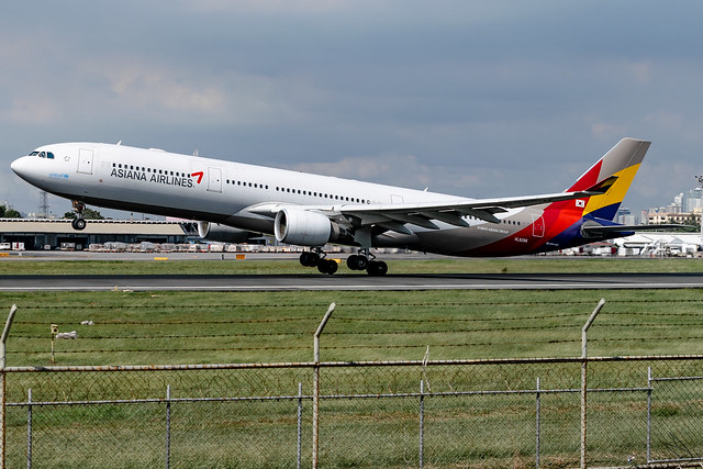 Asiana Airlines - Airbus A330-323 / HL8286 @ Manila