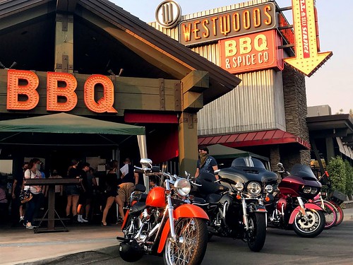 hd harley davidson motorcycle motor cycle westwoods american bbq restaurant diner day time evening scenery scenic loveamerica country style rural view
