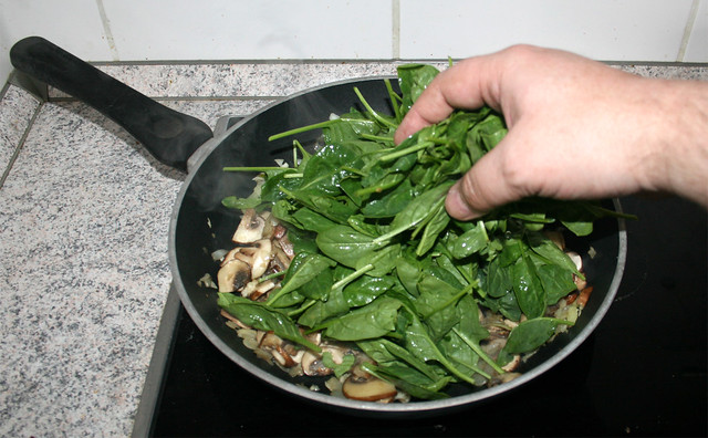 26 - Add spinach / Spinat addieren