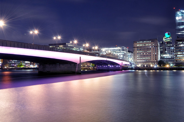 London Bridge di notte