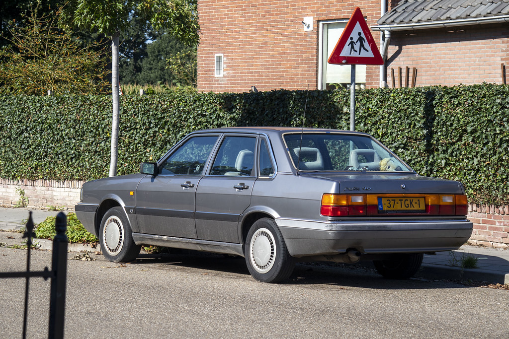 Audi 90 (1985) | Evekinkweg, Wekerom | Niels de Wit | Flickr