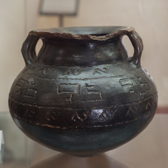 Impasto amphora with incised decoration from Costa Caselle