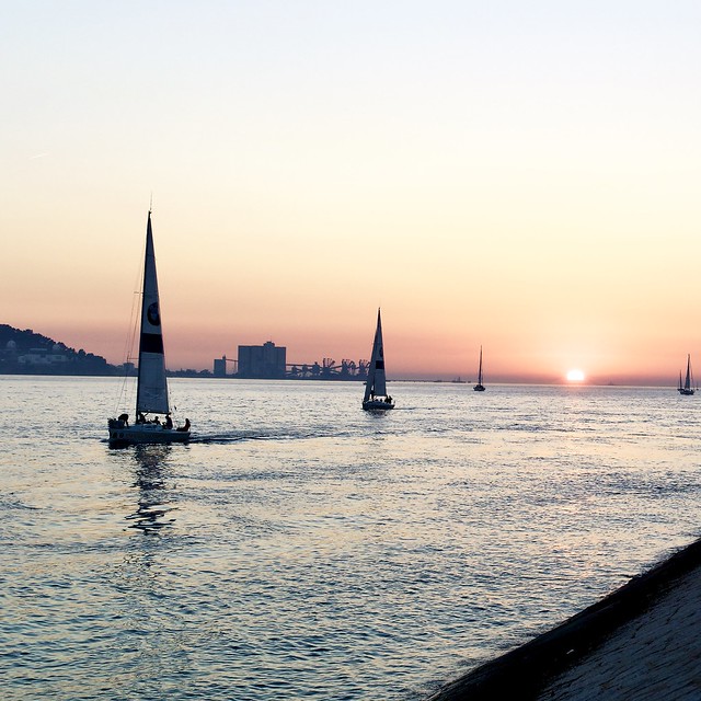Tagus River sunset - Sailing boats returning to dock