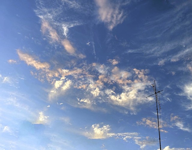 Una vecchia antenna in cielo
