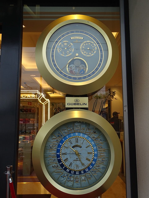 calendario perpetuo reloj universal de pared Gübelin Lucerna Suiza