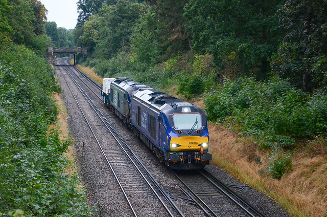 Former ScotRail 68006 leads 68002 Up Beckenham Hill working 6M95 Dungeness - Willesden Brent. This was the first run of the Kent flask for a while