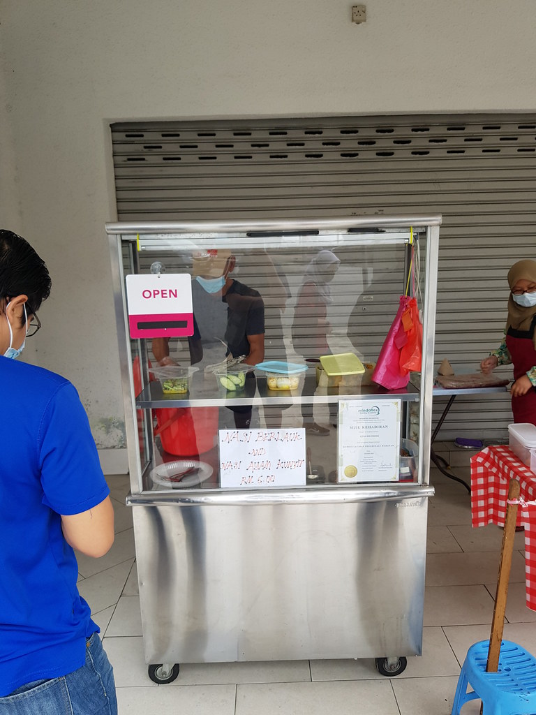 @ Khairy's Nasi Lemak stall outside myCorner USJ21