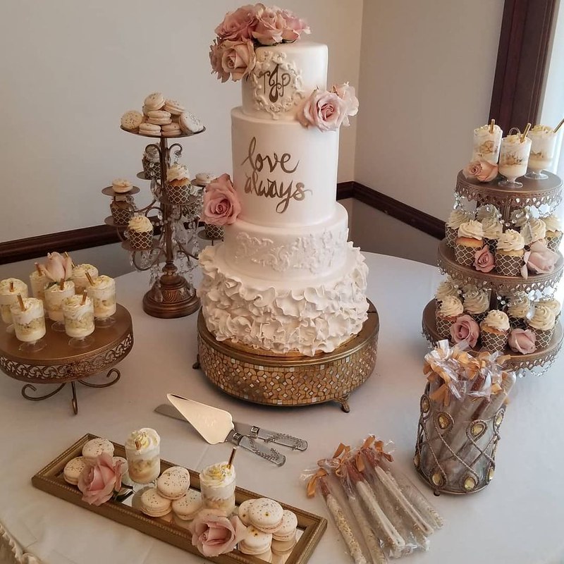 Cake by Carina e Dolce. Specialty Cakes and Cookies