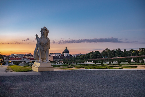 wien vienna belvedere schlosspark austria österreich statue sunset sonnenuntergang landschaftsarchitektur park sphinx