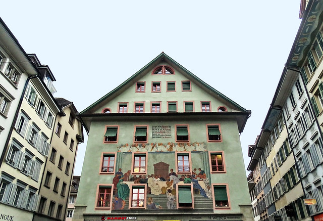 edificio pintura mural Las bodas de Caná en fachada de la casa Zur Sonne en Weinmarkt Lucerna Suiza 08