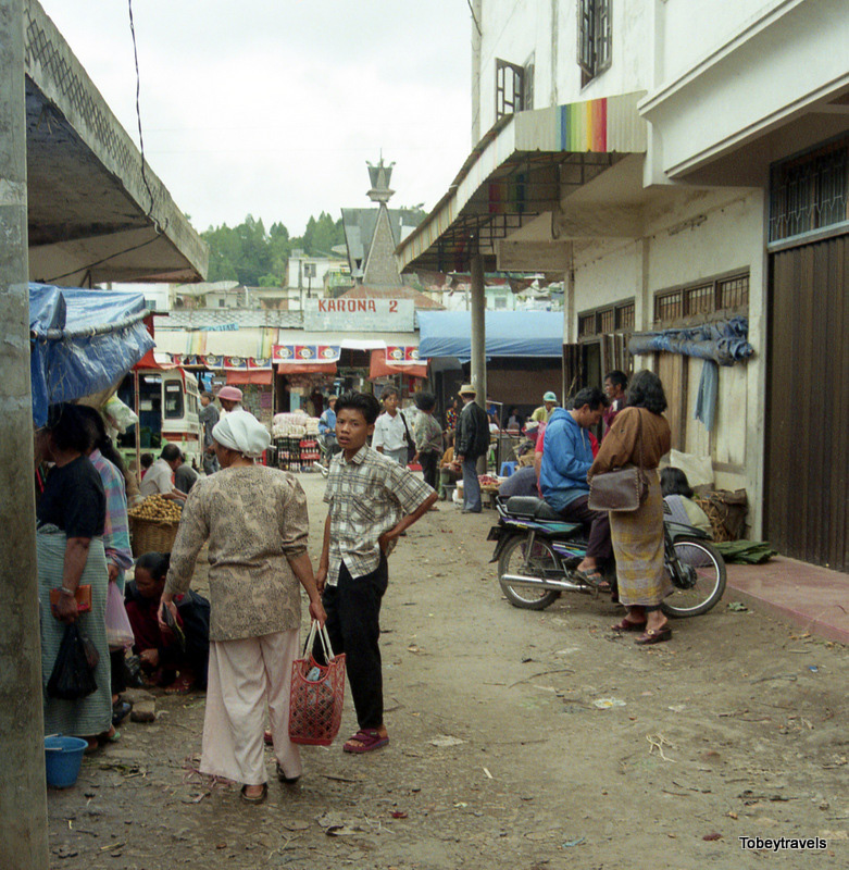 Tomok Village Market, Samosir , Lake Toba, North Sumatra Sept 1998  (5).jpg