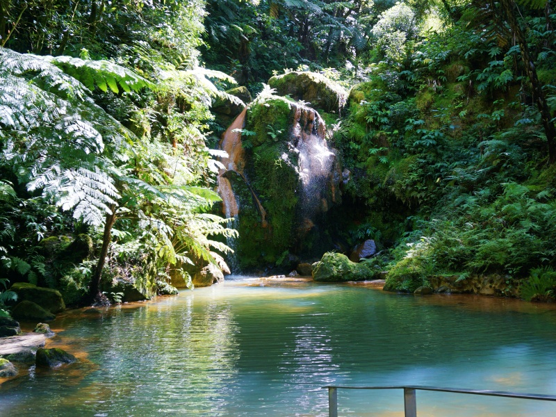 Caldeira Velha hot springs
