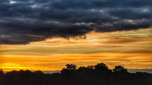 sundown sunset clouds cloudscape darkclouds jettrails sonnenuntergang wolken