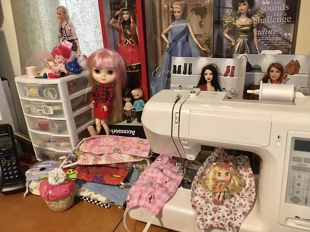 Blythe a Day Sept 10–Sewing💙💕💚