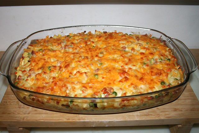 34 - Potato pasta casserole with ham & veggies - Finished baking / Kartoffel-Nudel-Auflauf mit Schinken & Gemüse - Fertig gebacken