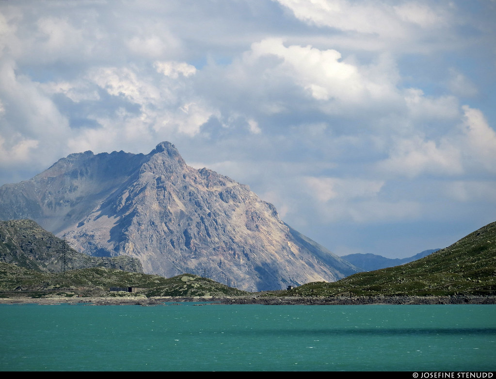 20170719_5k The turquoise Lago Bianco & a somewhat Mordor-esque mountain | Near Ospizio Bernina, Switzerland