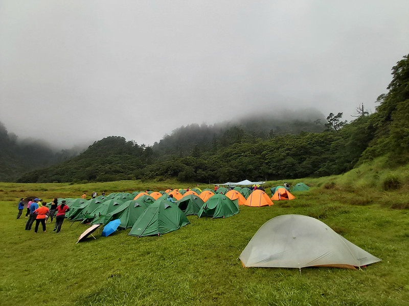 Songluo Lake: a tent city
