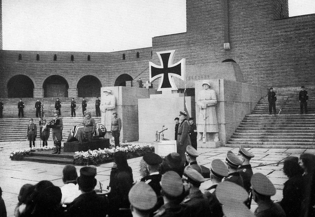 Trauerfeier für General Rudolf Schmundt 5.10.1944- im Reichsehrenmal Tannenberg