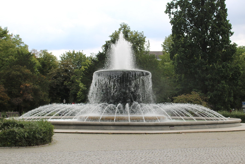 Dresden: Brunnen „Stürmische Wogen“ auf dem Albertplatz in… | Flickr