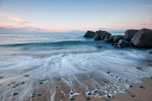 newquay ceredigion wales sea seascape beach pebbles waves tide hightide sunset rocks sky