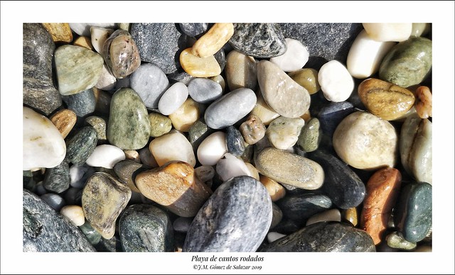 Playa de cantos rodados / Boulders on a beach