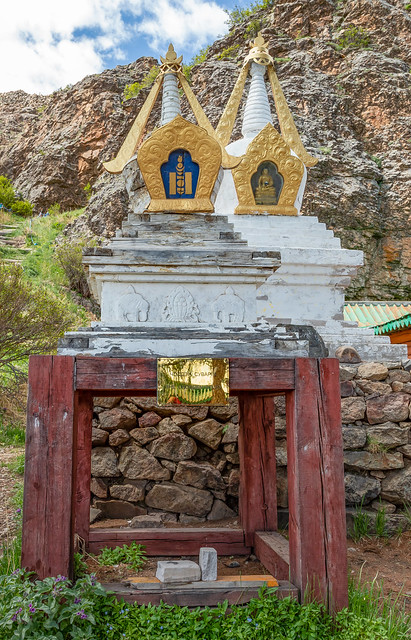 Stupas at Tövkhön Khiid