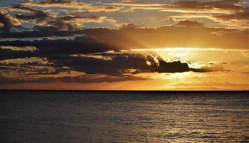maui beach water sunset clouds ocean pacific sun rays calm hawaii island beautyofwater