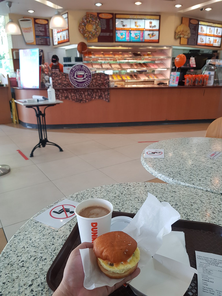 牛肉丸配蛋麵包 Sunny egg meat ball w/白咖啡 white coffee rm$6.40 @ Dunkin' Donuts Petronas Sprint PJ