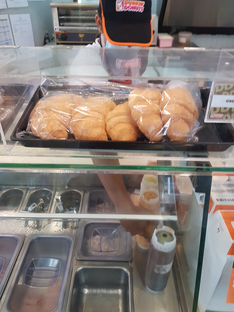 牛肉丸配蛋麵包 Sunny egg meat ball w/白咖啡 white coffee rm$6.40 @ Dunkin' Donuts Petronas Sprint PJ