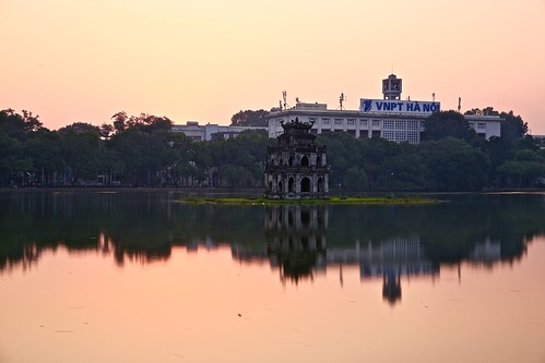 hoankiem lake hanoi sunrise reflections waterscape travel canon 5dmarkiii longexposure vietnam seasia