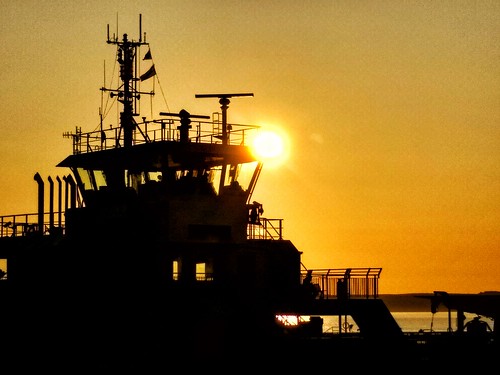 snapseed motorola ferry silhouette largs scotland sun sunset caledonian mcbrayne