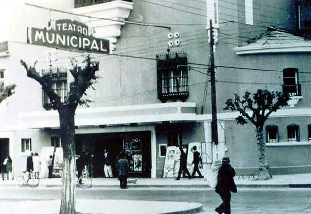El Teatro Municipal de San Bernardo ¿ es un cine de Santiago?    ¿lo pongo en la lista?