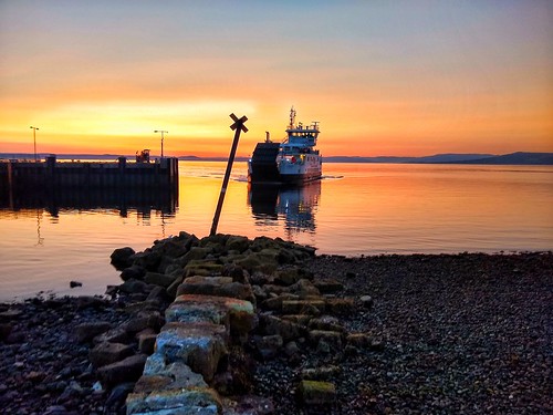snapseed motorola ferry silhouette largs scotland sun sunset caledonian mcbrayne beach pier