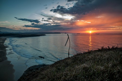 asturias españa gozón xagó cantábrico costa playa atardecer puestadesol sunset beach sea mar seascape coast sheeps barcos