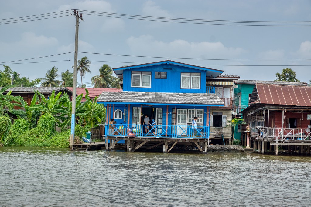 House by the Chao Phraya river opposite Koh Kret near Bangkok, Thailand