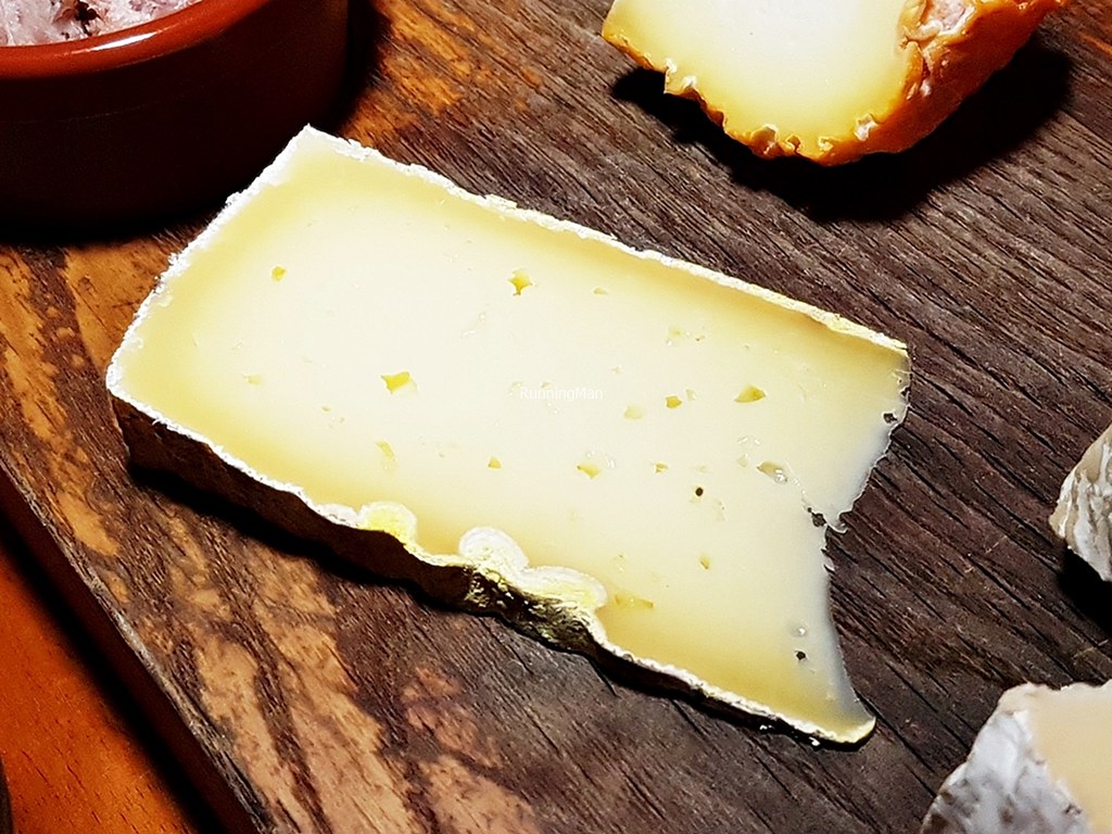 Cheese 2 - Fourme De Cantal Laitier