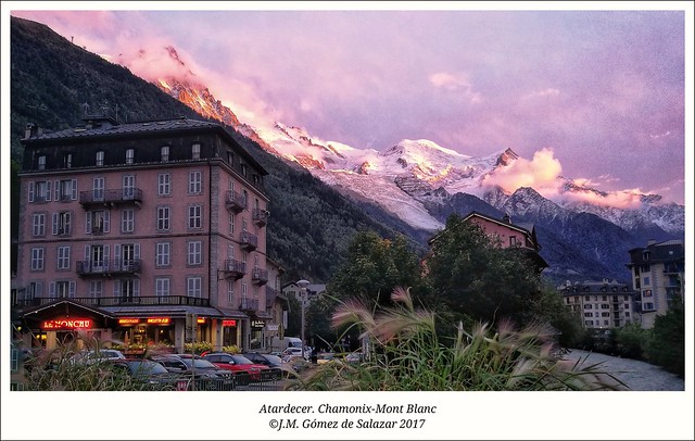Atardecer en Chamonix-Mont Blanc. Francia / Sunset in Chamonix-Mont Blanc. France